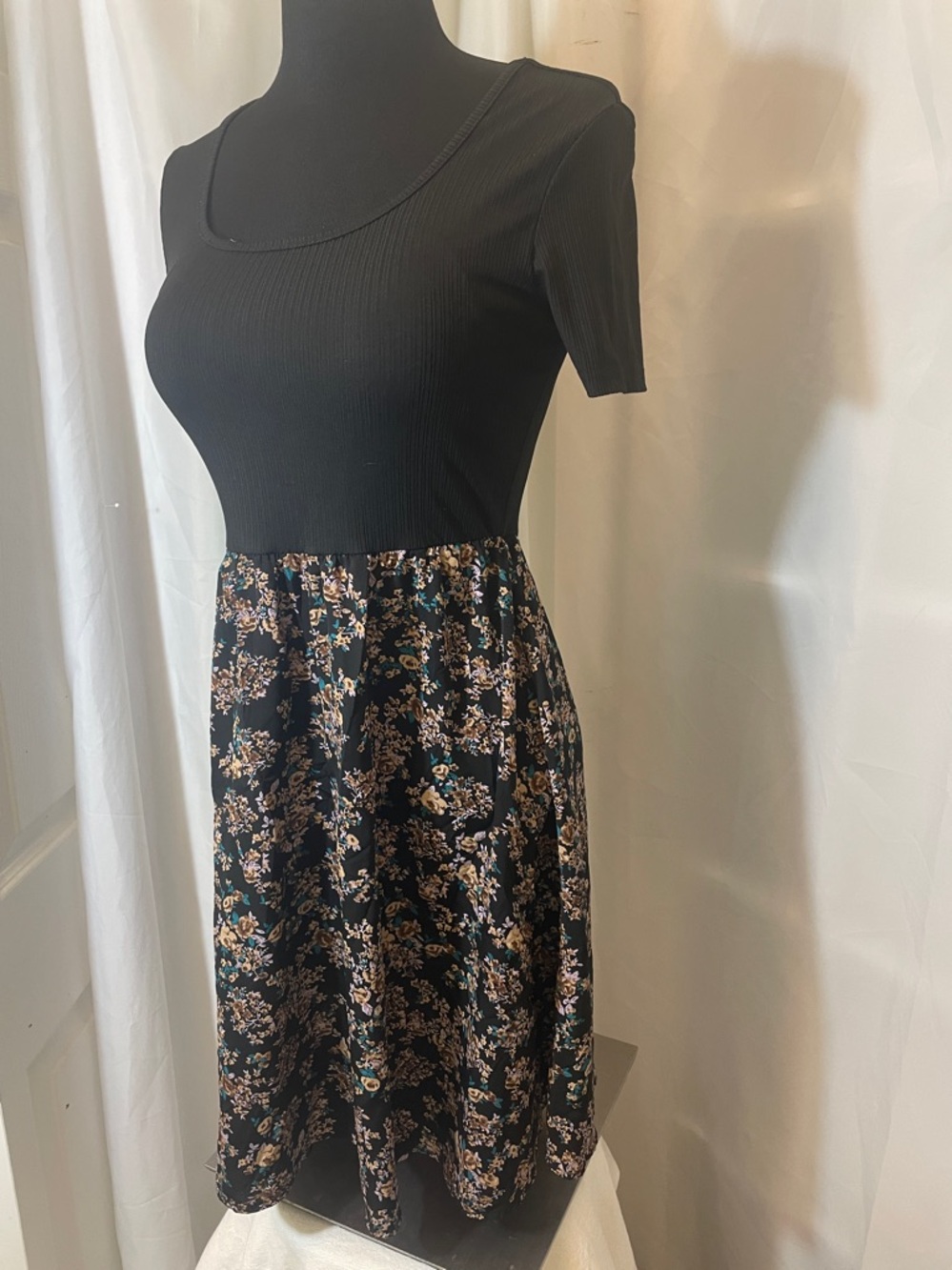 SHEIN Black Floral Dress Size M, Pit to Pit 19, Length 35 polyester